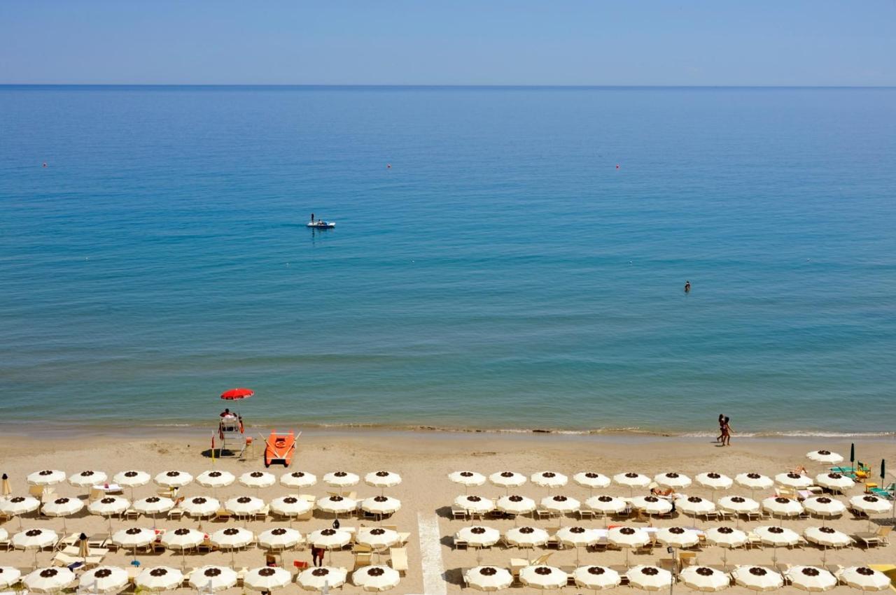 Diana Grand Hotel Alassio Exteriör bild